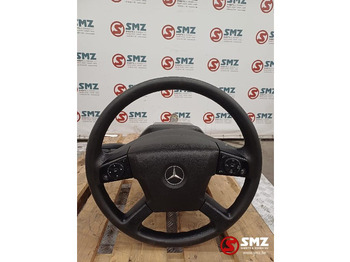 قيادة السيارة MERCEDES-BENZ
