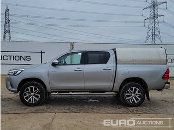 شاحنة البيك أب 2016 Toyota Hilux Invincible: صور 2