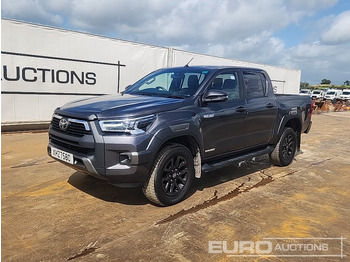 شاحنة البيك أب TOYOTA Hilux