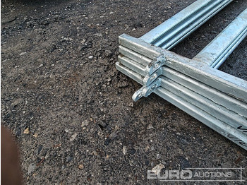 الآلات والماكينات الزراعية Unused 10' Galvanised Calf Hurdle (4 of): صور 5