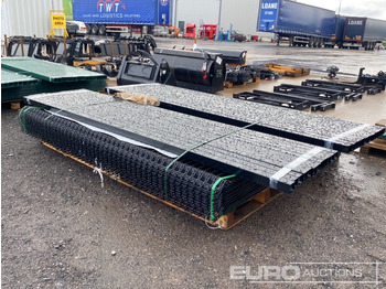 معدات البناء Unused Security Fencing, Black, 25 Panels 2.1m x 2,4m & 26 60mm x 60mm Posts, Fasteners And Fittings: صور 2