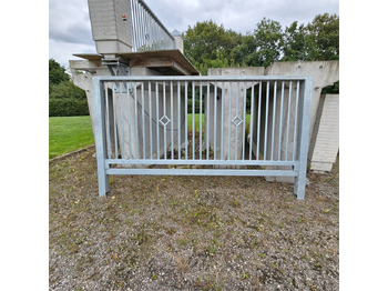 الأدوات والمعدات