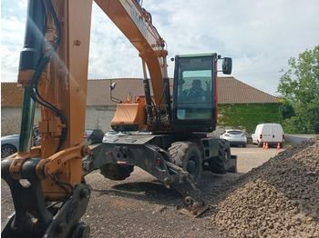 حفارة على عجلات CASE