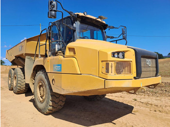شاحنة مفصلية CATERPILLAR 730