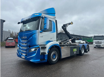 شاحنة ذات الخطاف IVECO