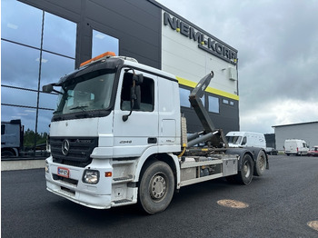 شاحنة ذات الخطاف MERCEDES-BENZ Actros 2545