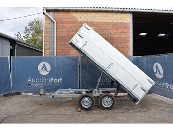 قلابة مقطورة