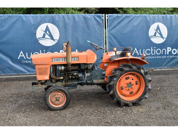 جرار Kubota L2201: صور 1