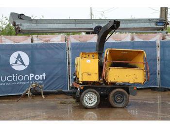 ماكينة تقطيع الأغصان