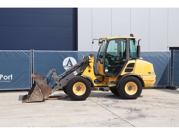 اللودر بعجل VOLVO L25F