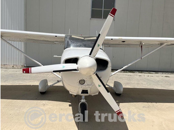 معدات الدعم الأرضي 1977 Cessna 172N Diesel TC-EHO Airplane: صور 4