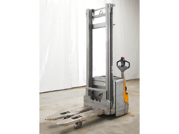 معدات تكديس STILL