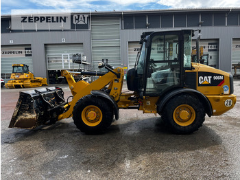 اللودر بعجل CATERPILLAR 906M