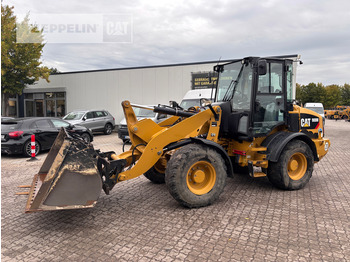 اللودر بعجل CATERPILLAR 908M