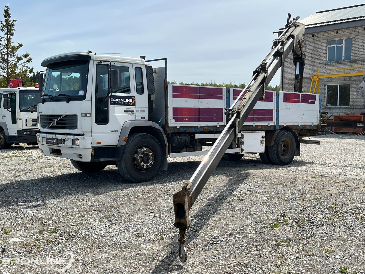 2000 Volvo FL220 4x2 + Hiab 102-4 - شاحنات مسطحة, شاحنة كرين: صور 1 2000 Volvo FL220 4x2 + Hiab 102-4 - شاحنات مسطحة, شاحنة كرين: صور 1
