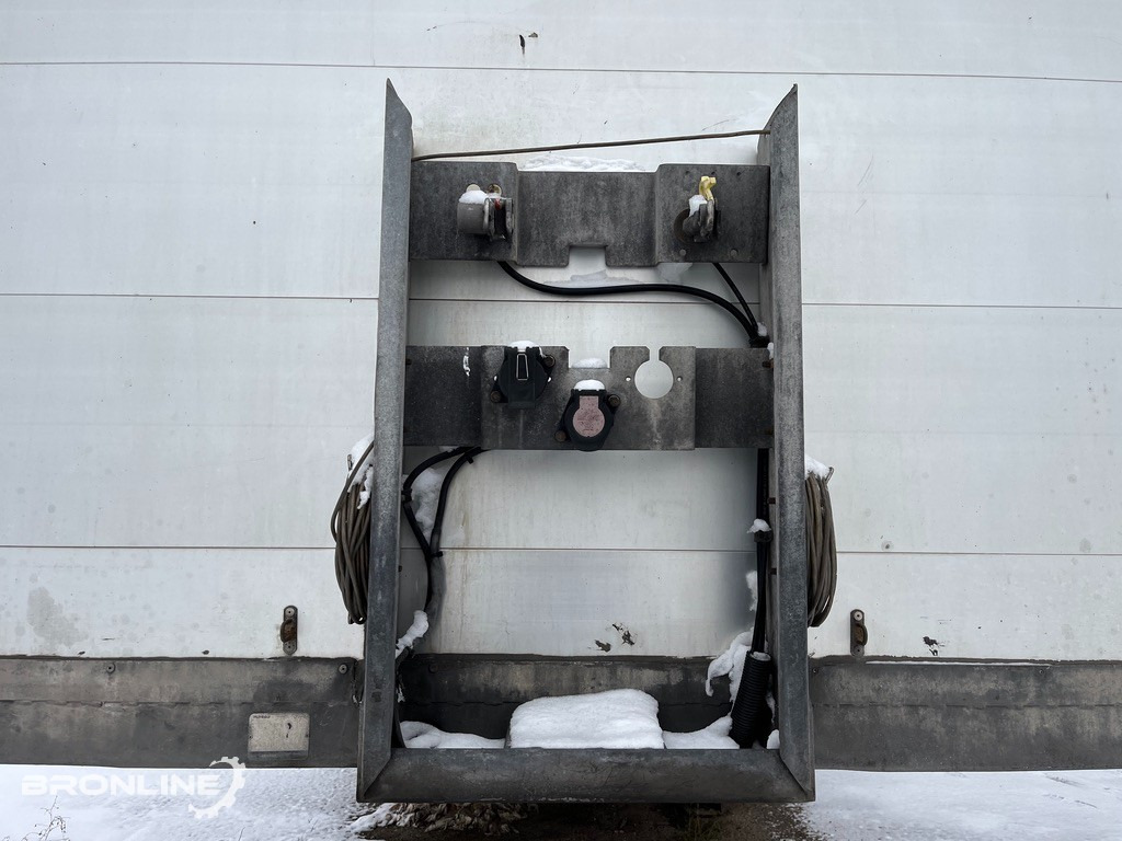 2007 HUMBAUR HSA 351324 curtain side semi-trailer - الخيمة نصف مقطورة: صور 4 2007 HUMBAUR HSA 351324 curtain side semi-trailer - الخيمة نصف مقطورة: صور 4