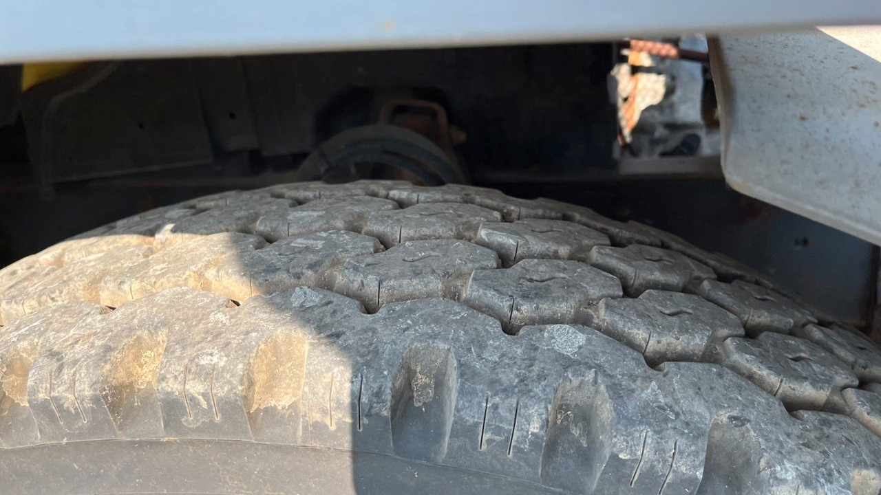 شاحنة ذات الخطاف Mercedes-Benz 1318 1218 Abrollkipper Mercedes-Benz 1318 1218 Abrollkipper: صور 10