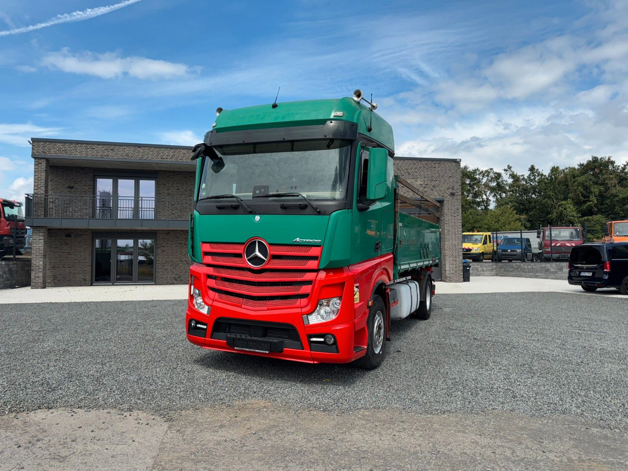 Mercedes-Benz Actros 1842 Kipper Dreiseitenkipper - قلابات: صور 4 Mercedes-Benz Actros 1842 Kipper Dreiseitenkipper - قلابات: صور 4