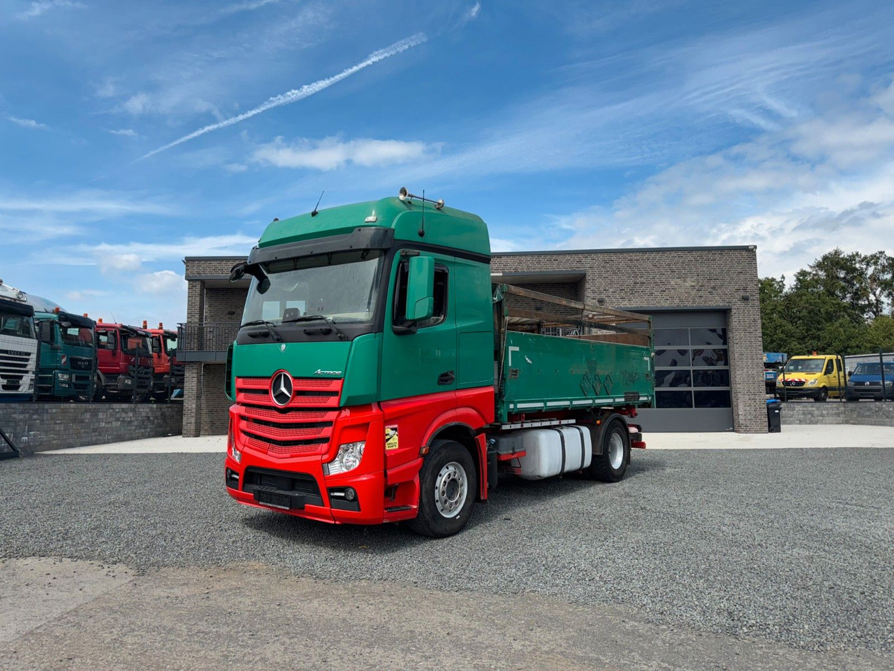 Mercedes-Benz Actros 1842 Kipper Dreiseitenkipper - قلابات: صور 3 Mercedes-Benz Actros 1842 Kipper Dreiseitenkipper - قلابات: صور 3