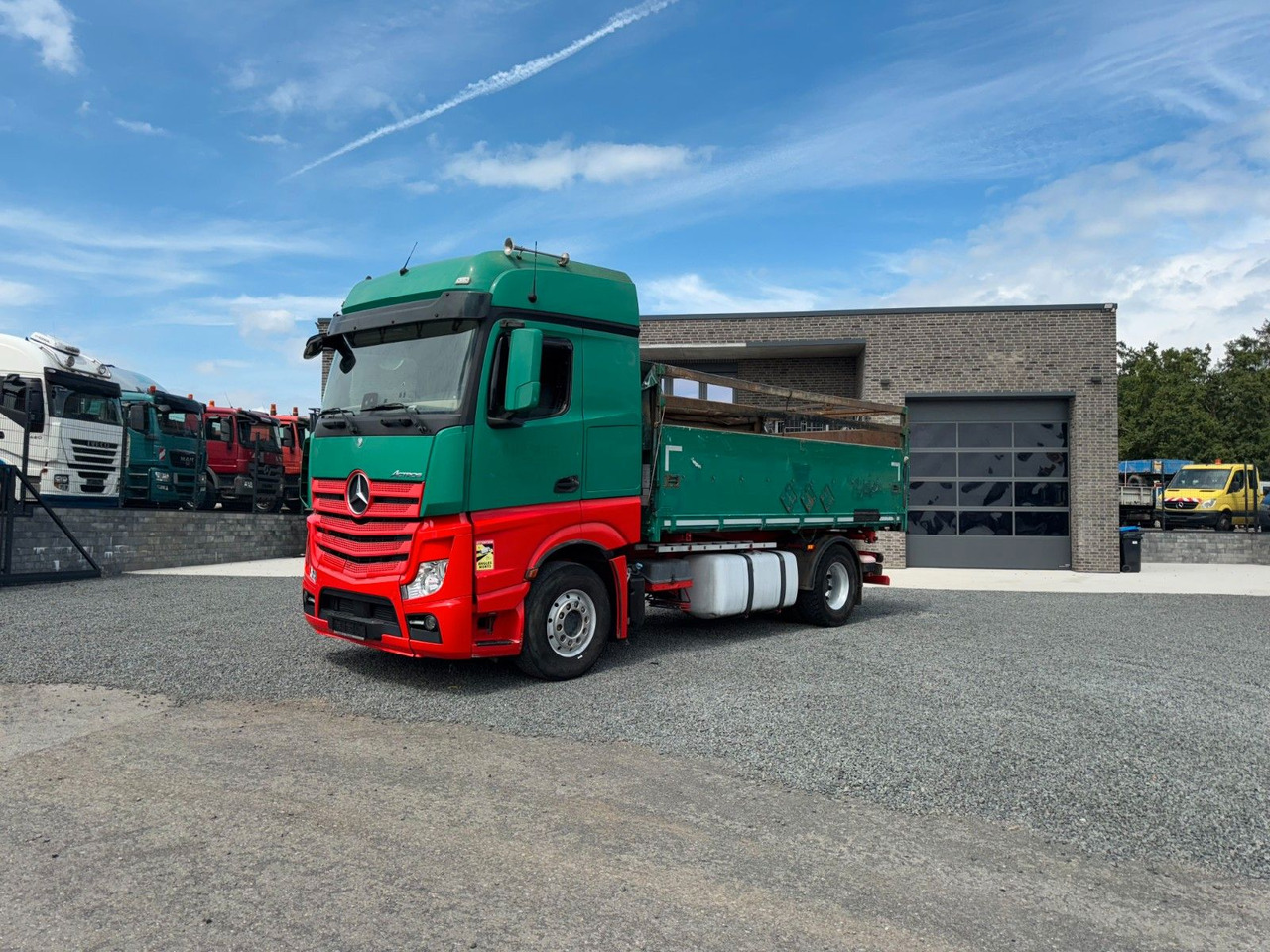 Mercedes-Benz Actros 1842 Kipper Dreiseitenkipper - قلابات: صور 2 Mercedes-Benz Actros 1842 Kipper Dreiseitenkipper - قلابات: صور 2