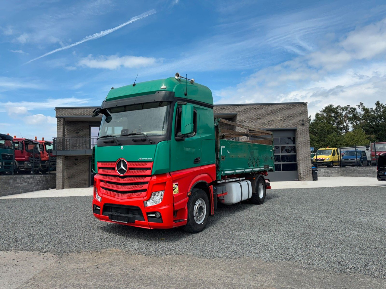 Mercedes-Benz Actros 1842 Kipper Dreiseitenkipper - قلابات: صور 1 Mercedes-Benz Actros 1842 Kipper Dreiseitenkipper - قلابات: صور 1