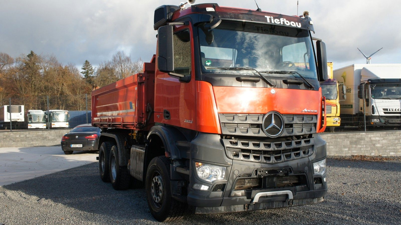 Mercedes-Benz Arocs 2653 Dreiseitenkipper Meiller Bordmatik - قلابات: صور 3 Mercedes-Benz Arocs 2653 Dreiseitenkipper Meiller Bordmatik - قلابات: صور 3