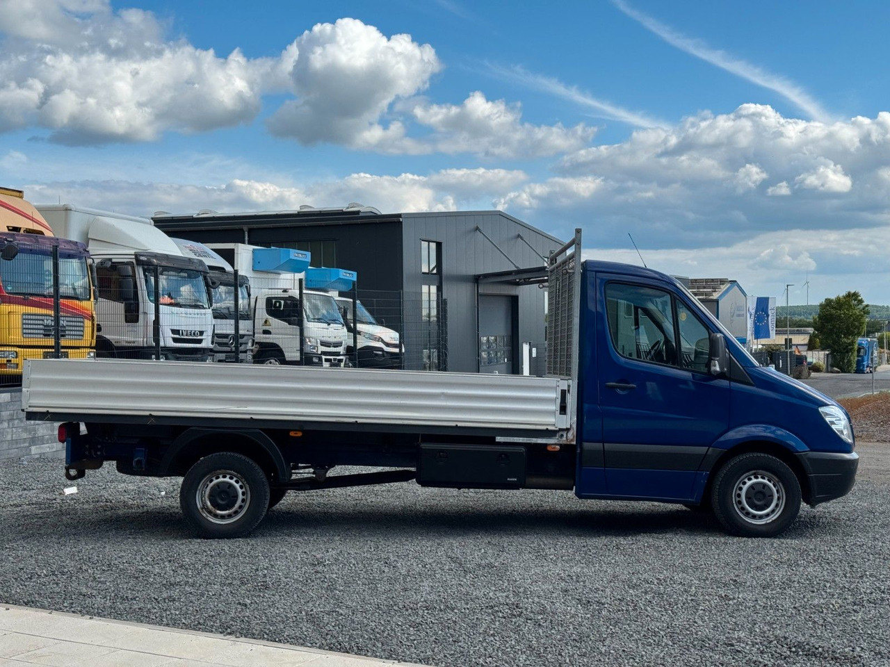 Mercedes-Benz Sprinter 316 CDI Pritsche - الشاحنات الصغيرة المسطحة: صور 5 Mercedes-Benz Sprinter 316 CDI Pritsche - الشاحنات الصغيرة المسطحة: صور 5