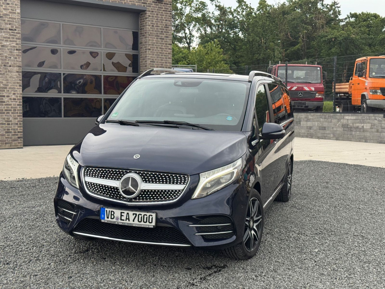 Mercedes-Benz V 250 AMG Avantg.Edition 4M Lang Distronic Stand - ميكروباص: صور 3 Mercedes-Benz V 250 AMG Avantg.Edition 4M Lang Distronic Stand - ميكروباص: صور 3