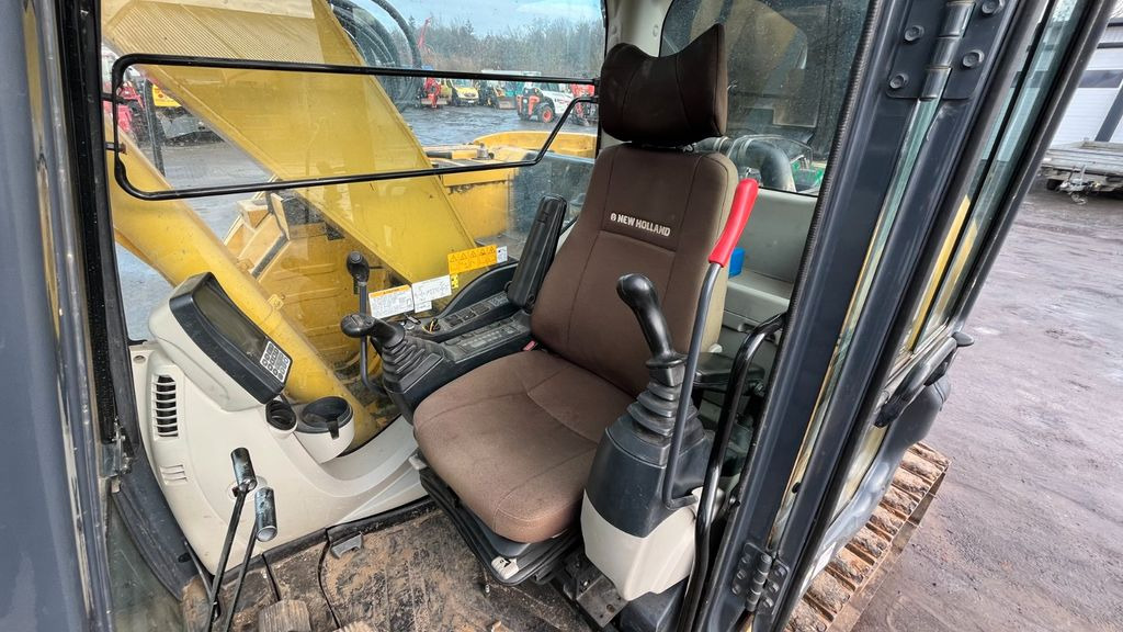 New Holland E140CSR Kettenbagger 16.000 Kg Motorschaden - حفارات زحافة: صور 5 New Holland E140CSR Kettenbagger 16.000 Kg Motorschaden - حفارات زحافة: صور 5