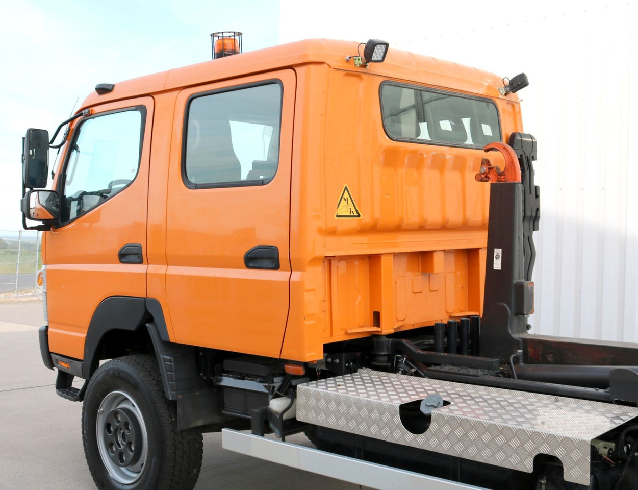 FUSO 6C180 DOKA / 4x4 /KLIMA /WINDE /Standh. / 37tkm - الشاسيه شاحنة: صور 5 FUSO 6C180 DOKA / 4x4 /KLIMA /WINDE /Standh. / 37tkm - الشاسيه شاحنة: صور 5