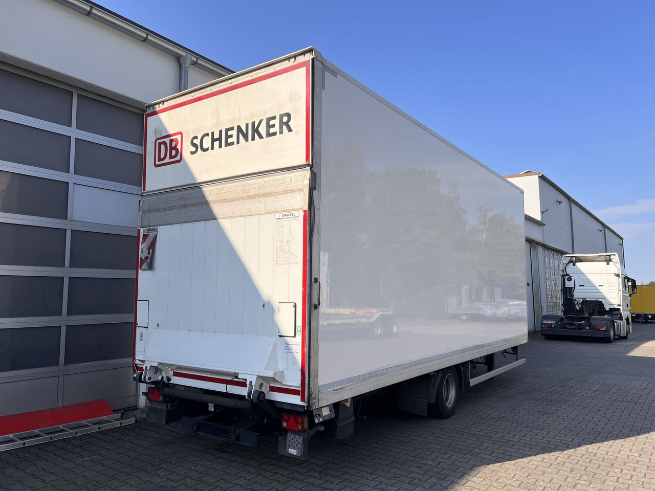 1 Achs Kofferanhänger, Ladebordwand - بصندوق مغلق مقطورة: صور 2 1 Achs Kofferanhänger, Ladebordwand - بصندوق مغلق مقطورة: صور 2