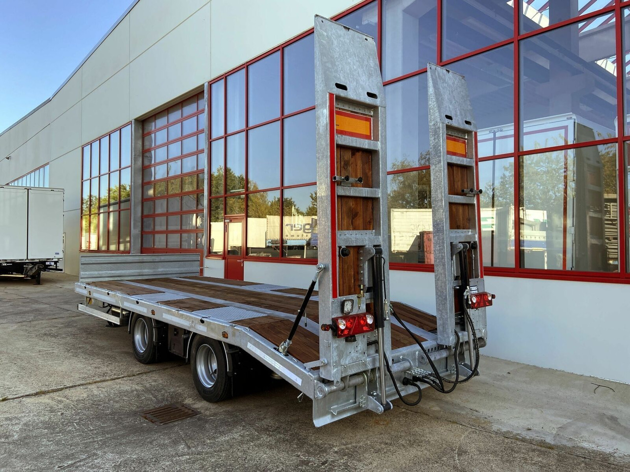 Möslein 21 t Tandemtieflader, hydr. Rampen, NEU - عربة مسطحة منخفضة مقطورة: صور 3 Möslein 21 t Tandemtieflader, hydr. Rampen, NEU - عربة مسطحة منخفضة مقطورة: صور 3