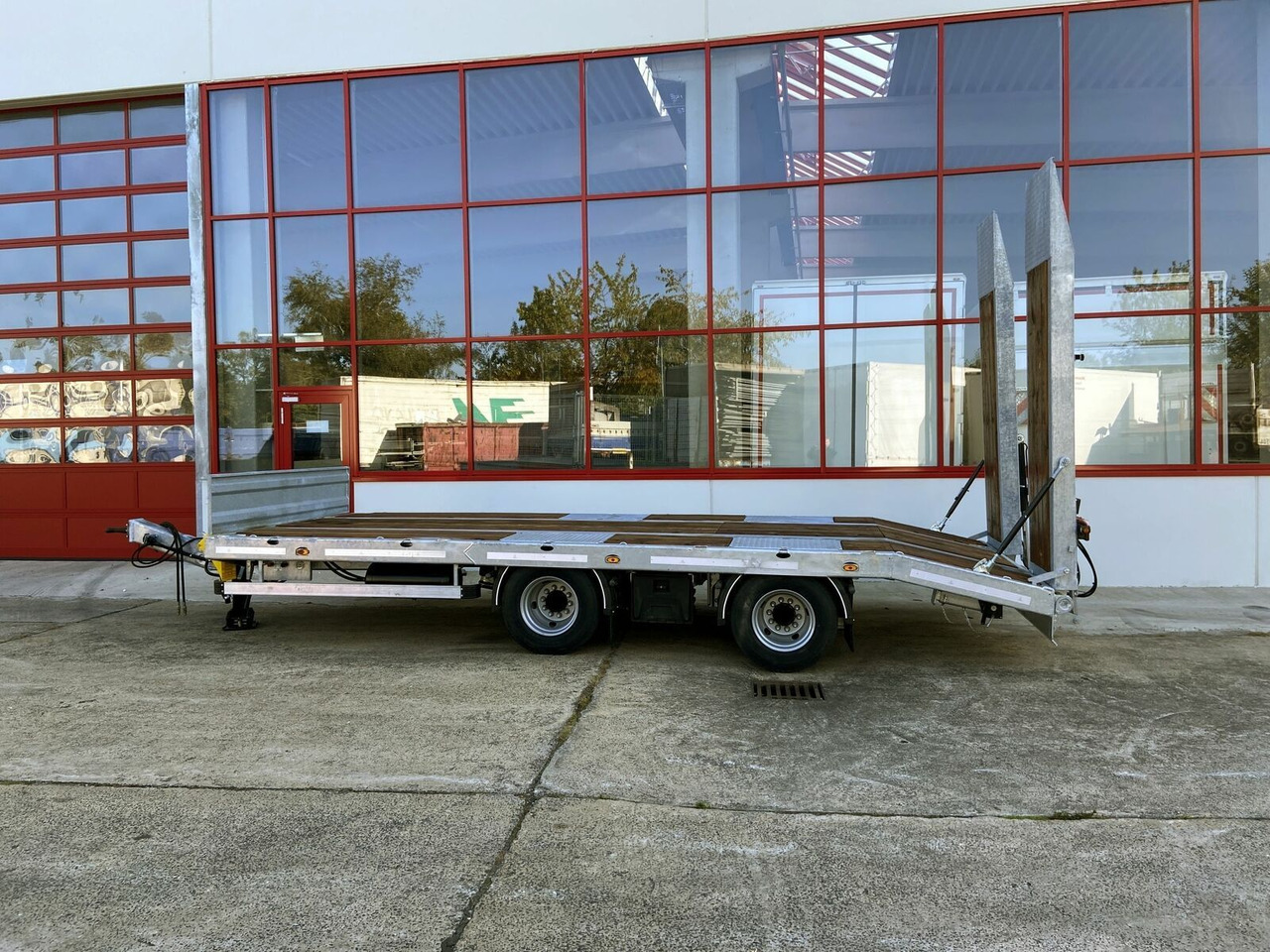Möslein 21 t Tandemtieflader, hydr. Rampen, NEU - عربة مسطحة منخفضة مقطورة: صور 4 Möslein 21 t Tandemtieflader, hydr. Rampen, NEU - عربة مسطحة منخفضة مقطورة: صور 4