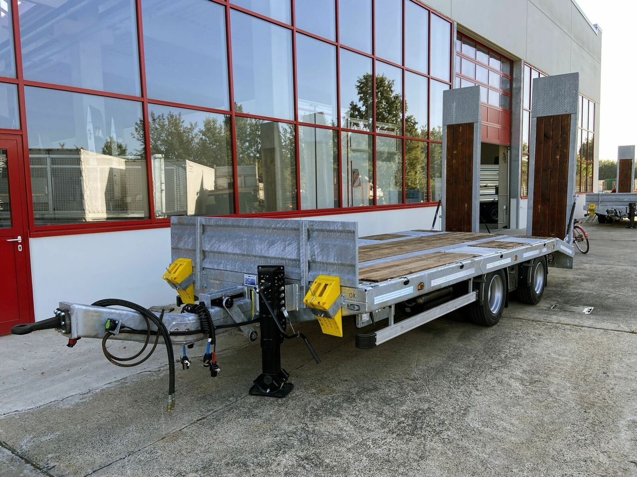 Möslein 21 t Tandemtieflader, hydr. Rampen, NEU - عربة مسطحة منخفضة مقطورة: صور 5 Möslein 21 t Tandemtieflader, hydr. Rampen, NEU - عربة مسطحة منخفضة مقطورة: صور 5