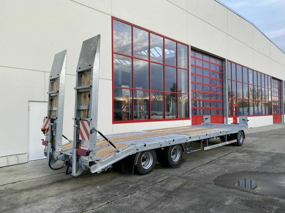 Möslein 3 Achs Tieflader mit gerader Ladefläche 8,10 m, - عربة مسطحة منخفضة مقطورة: صور 3 Möslein 3 Achs Tieflader mit gerader Ladefläche 8,10 m, - عربة مسطحة منخفضة مقطورة: صور 3