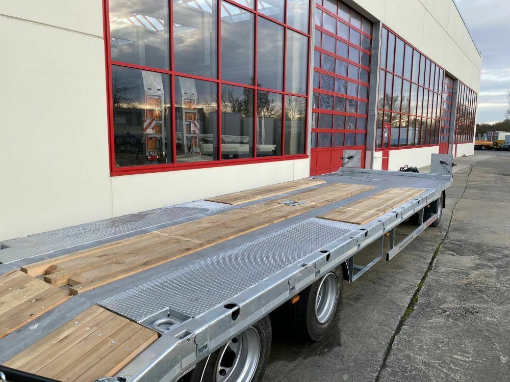 Möslein 3 Achs Tieflader mit gerader Ladefläche 9 m, Ne - عربة مسطحة منخفضة مقطورة: صور 5 Möslein 3 Achs Tieflader mit gerader Ladefläche 9 m, Ne - عربة مسطحة منخفضة مقطورة: صور 5