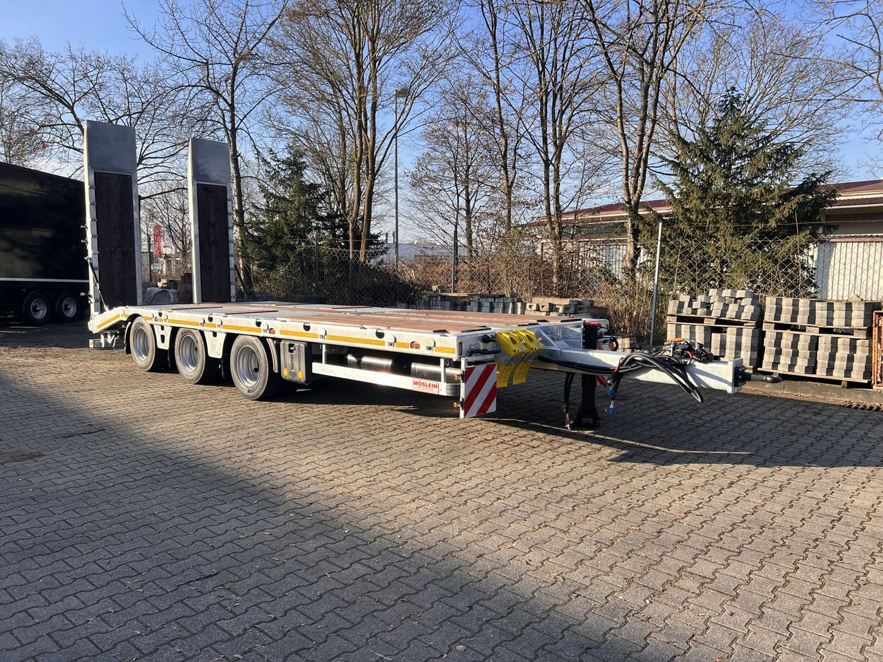 Möslein 32 t GG Tridem- Tieflader 3 Achs, gelenktNeufah - عربة مسطحة منخفضة مقطورة: صور 4 Möslein 32 t GG Tridem- Tieflader 3 Achs, gelenktNeufah - عربة مسطحة منخفضة مقطورة: صور 4