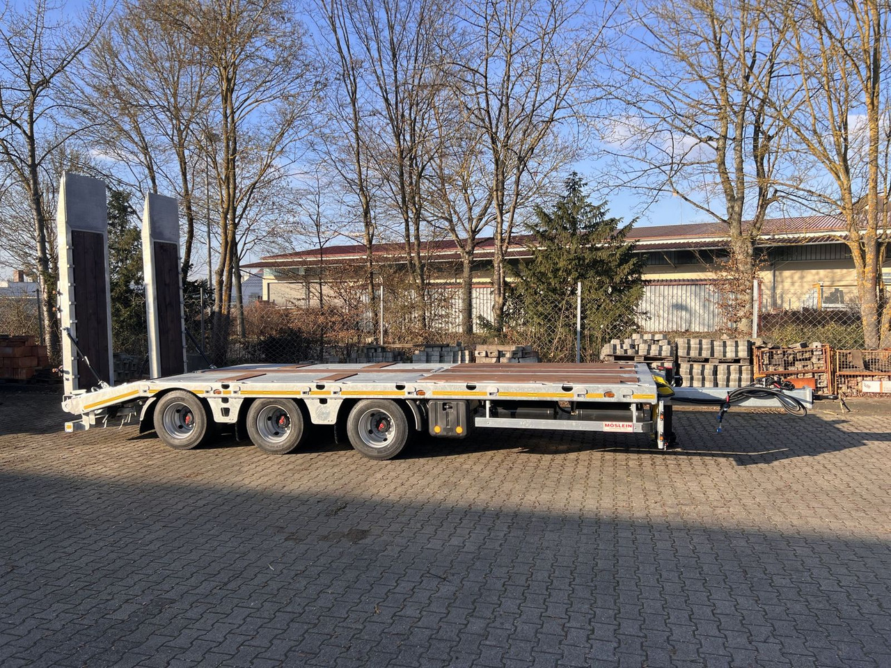 Möslein 32 t GG Tridem- Tieflader 3 Achs, gelenktNeufah - عربة مسطحة منخفضة مقطورة: صور 1 Möslein 32 t GG Tridem- Tieflader 3 Achs, gelenktNeufah - عربة مسطحة منخفضة مقطورة: صور 1
