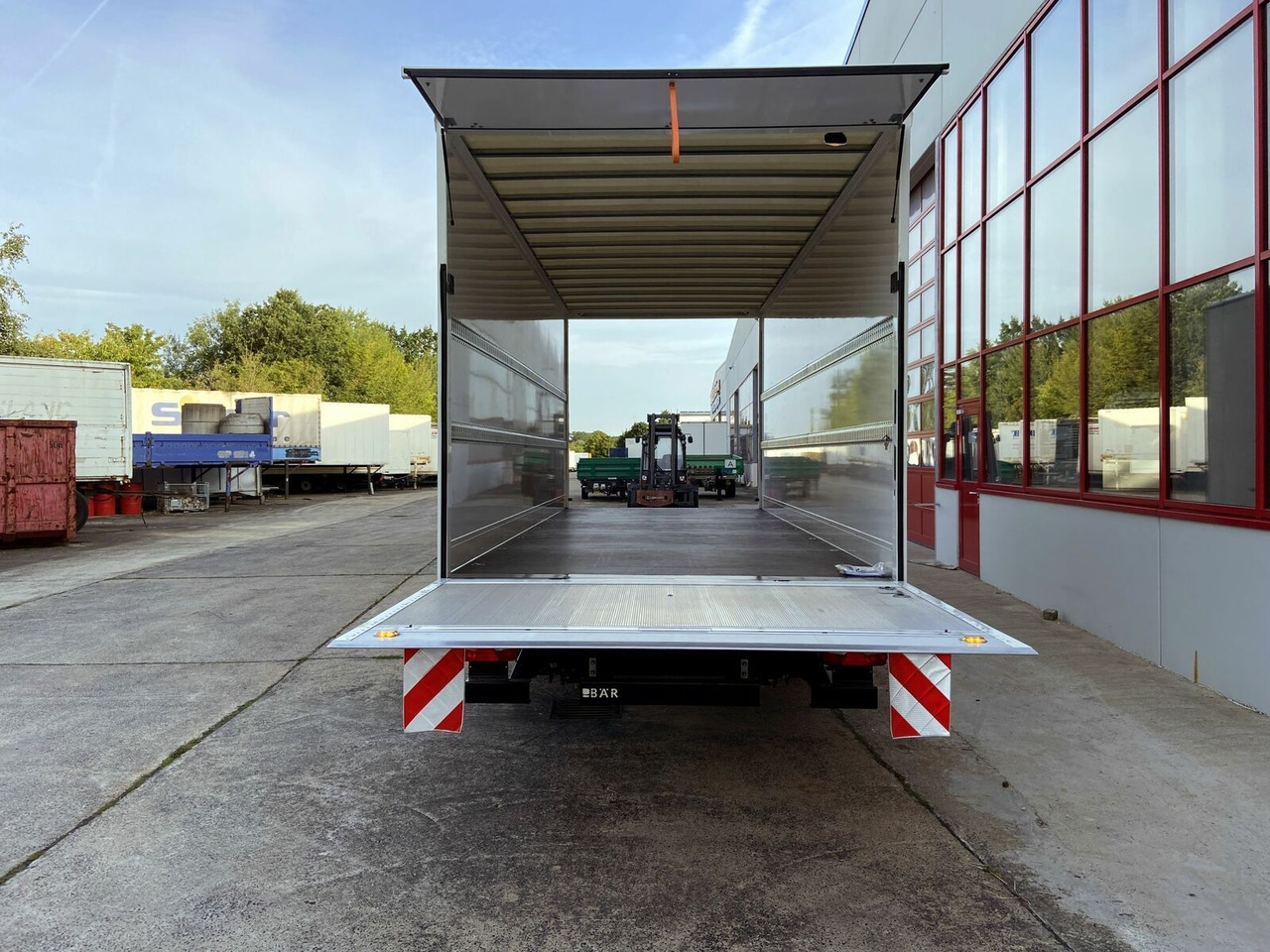 Möslein NEUER Tandem Koffer, Ladebordwand+ Durchladbar - بصندوق مغلق مقطورة: صور 5 Möslein NEUER Tandem Koffer, Ladebordwand+ Durchladbar - بصندوق مغلق مقطورة: صور 5