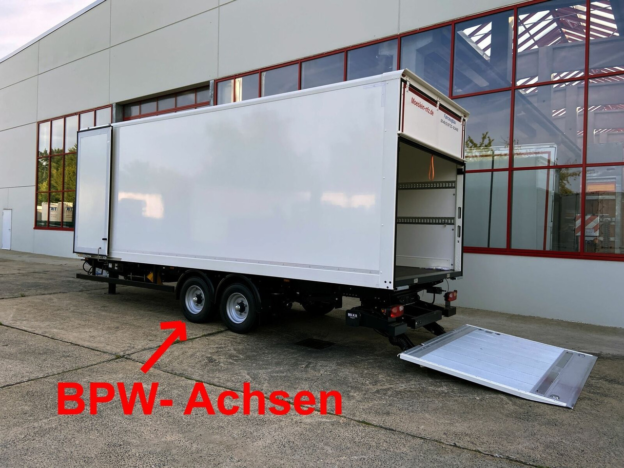 Möslein NEUER Tandem Koffer, Ladebordwand+ Durchladbar - بصندوق مغلق مقطورة: صور 4 Möslein NEUER Tandem Koffer, Ladebordwand+ Durchladbar - بصندوق مغلق مقطورة: صور 4