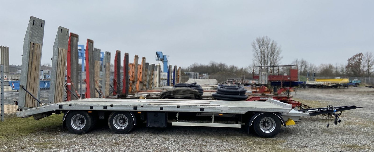 Möslein Neuwertig 3 Achs Tieflader 8,10 m Ladefläche - عربة مسطحة منخفضة مقطورة: صور 2 Möslein Neuwertig 3 Achs Tieflader 8,10 m Ladefläche - عربة مسطحة منخفضة مقطورة: صور 2
