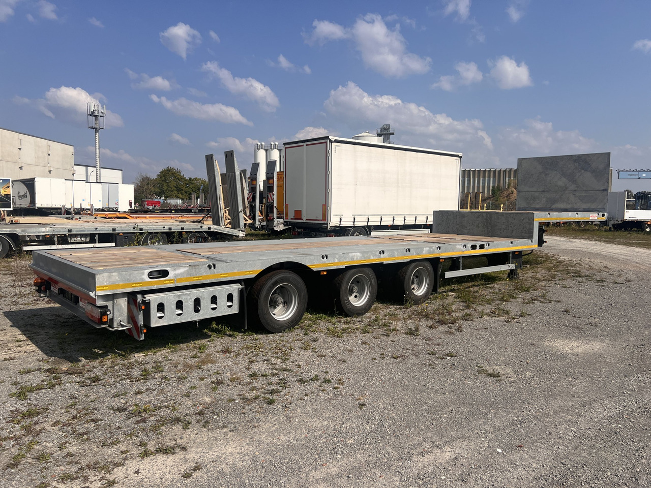 Möslein ST 3 Plato 8,7 3 Achs Satteltieflader Plato 45 t GGfür Fertigteile, Baumaschinen - عربة مسطحة منخفضة نصف مقطورة: صور 3 Möslein ST 3 Plato 8,7 3 Achs Satteltieflader Plato 45 t GGfür Fertigteile, Baumaschinen - عربة مسطحة منخفضة نصف مقطورة: صور 3