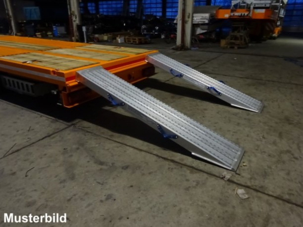 Möslein ST 3 Plato 8,7 3 Achs Satteltieflader Plato 45 t GGfür Fertigteile, Baumaschinen - عربة مسطحة منخفضة نصف مقطورة: صور 2 Möslein ST 3 Plato 8,7 3 Achs Satteltieflader Plato 45 t GGfür Fertigteile, Baumaschinen - عربة مسطحة منخفضة نصف مقطورة: صور 2