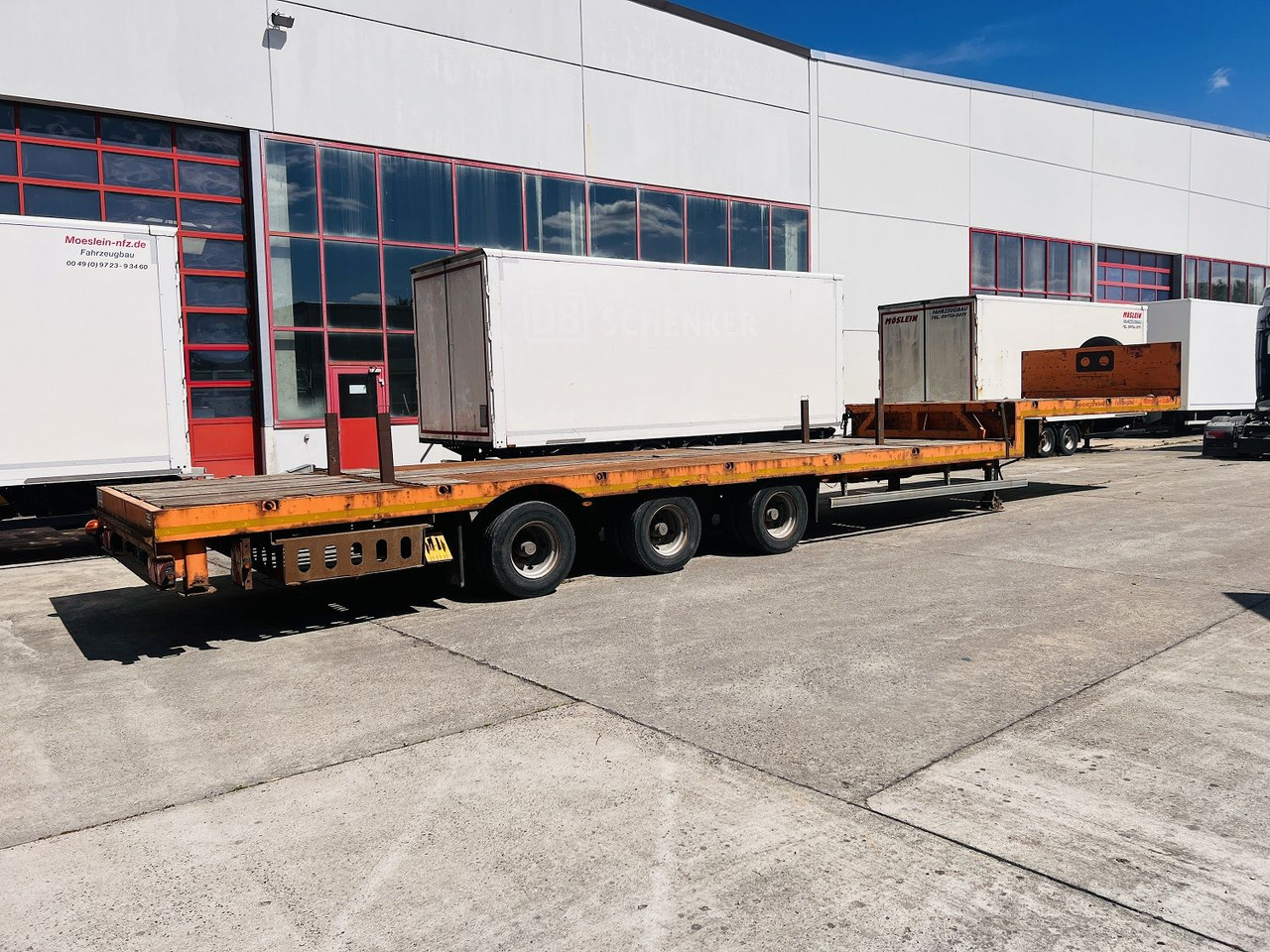 Möslein STO 3 Schwebheim 3 Achs Satteltieflader Plato 45 t GGfür Fertigteile, Baumaschinen oder Container - عربة مسطحة منخفضة نصف مقطورة: صور 2 Möslein STO 3 Schwebheim 3 Achs Satteltieflader Plato 45 t GGfür Fertigteile, Baumaschinen oder Container - عربة مسطحة منخفضة نصف مقطورة: صور 2