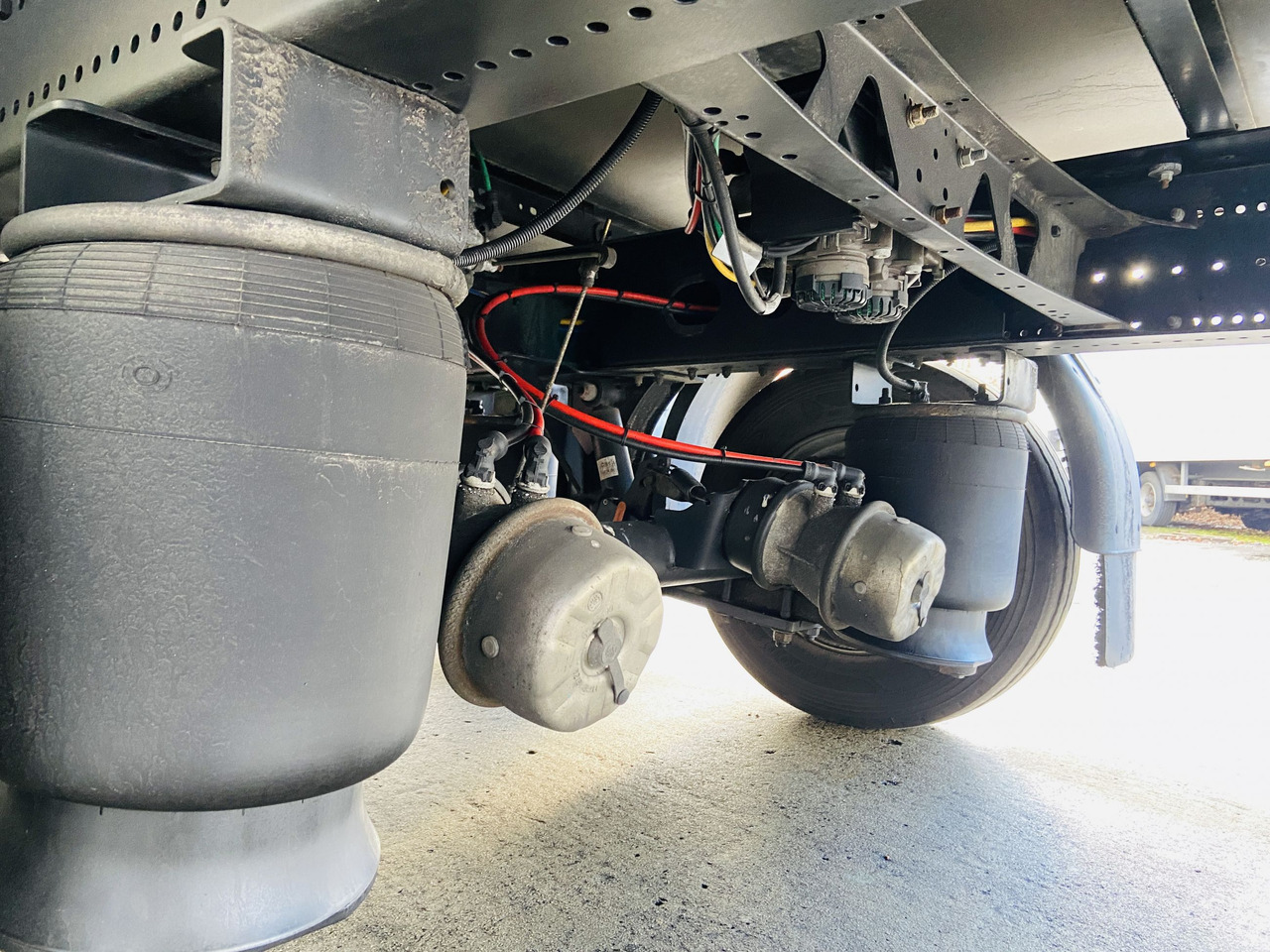 Möslein TKO 105 D 7m weiß Tandem- Koffer, Durchladbar, Neuwertig - بصندوق مغلق مقطورة: صور 3 Möslein TKO 105 D 7m weiß Tandem- Koffer, Durchladbar, Neuwertig - بصندوق مغلق مقطورة: صور 3