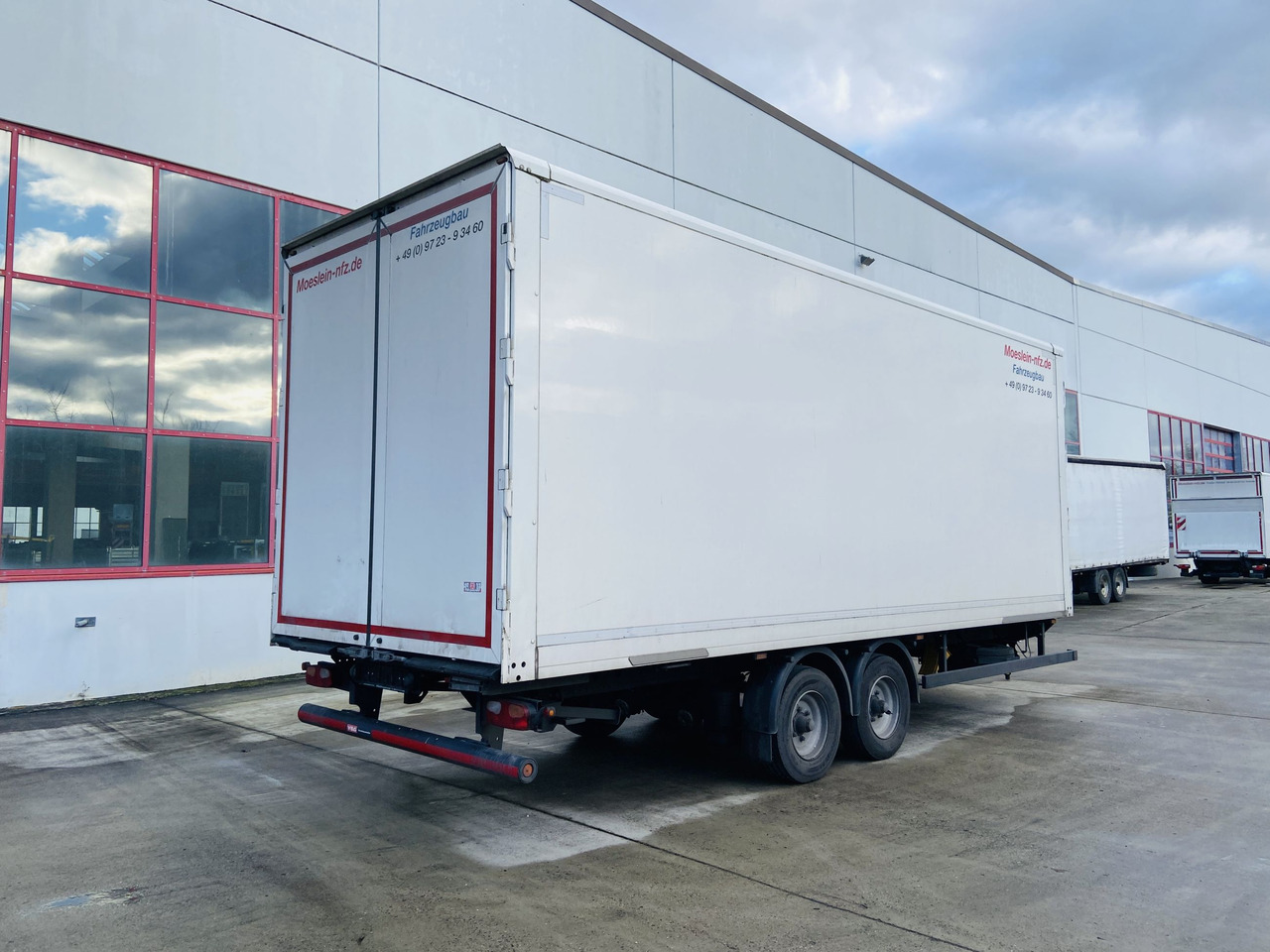 Möslein TKO 105 D 7m weiß Tandem- Koffer, Durchladbar, Neuwertig - بصندوق مغلق مقطورة: صور 4 Möslein TKO 105 D 7m weiß Tandem- Koffer, Durchladbar, Neuwertig - بصندوق مغلق مقطورة: صور 4