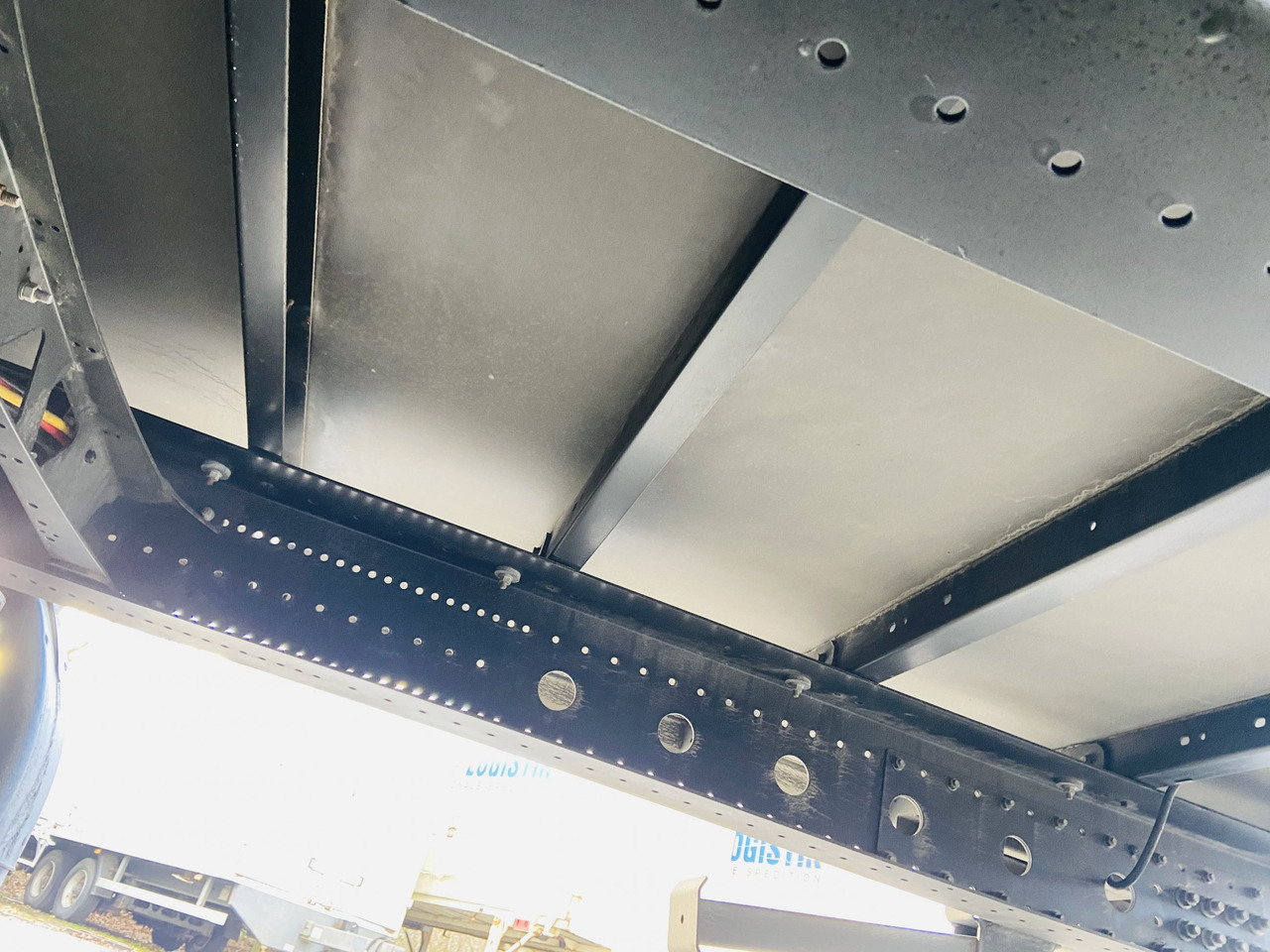 Möslein TKO 105 D 7m weiß Tandem- Koffer, Durchladbar, Neuwertig - بصندوق مغلق مقطورة: صور 2 Möslein TKO 105 D 7m weiß Tandem- Koffer, Durchladbar, Neuwertig - بصندوق مغلق مقطورة: صور 2