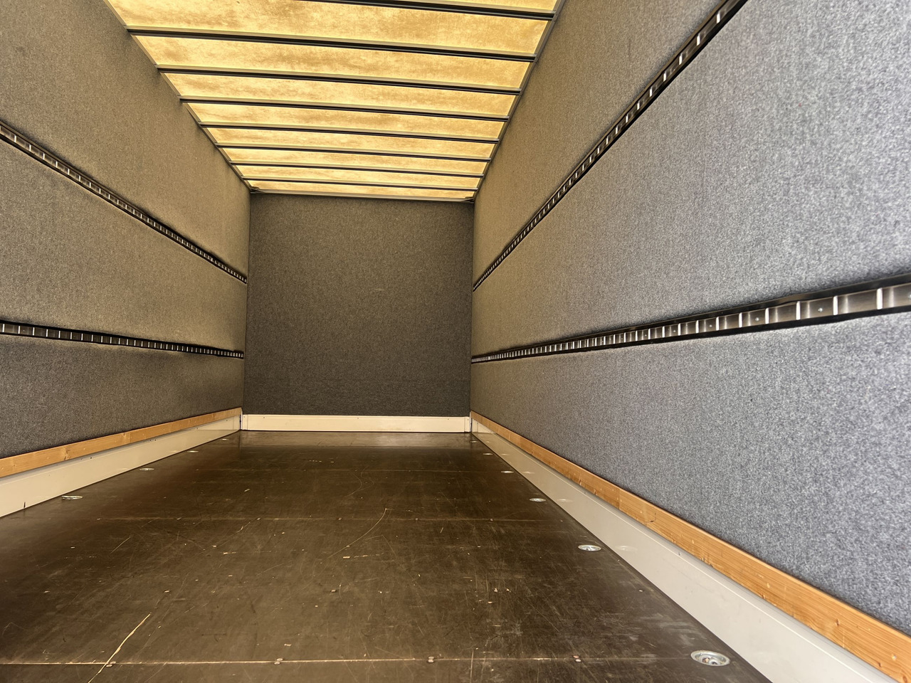 Möslein TKO 105 Schwebheim Tandem- Möbel Koffer- Anhänger - بصندوق مغلق مقطورة: صور 3 Möslein TKO 105 Schwebheim Tandem- Möbel Koffer- Anhänger - بصندوق مغلق مقطورة: صور 3