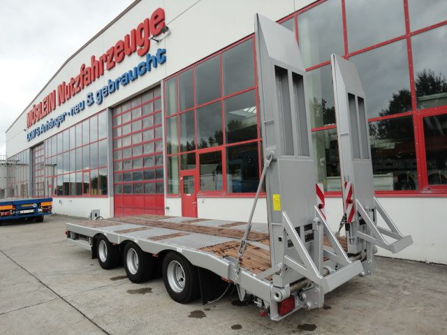 Möslein TT 31 31 t GG Tridem- Tieflader 3 AchsNeufahrzeug - عربة مسطحة منخفضة مقطورة: صور 3 Möslein TT 31 31 t GG Tridem- Tieflader 3 AchsNeufahrzeug - عربة مسطحة منخفضة مقطورة: صور 3