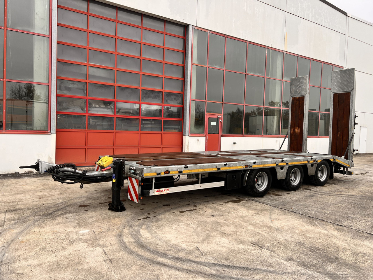 Möslein TTA33 Schwebheim 31 t Tridemtieflader gelenkt, Neuwertig - عربة مسطحة منخفضة مقطورة: صور 4 Möslein TTA33 Schwebheim 31 t Tridemtieflader gelenkt, Neuwertig - عربة مسطحة منخفضة مقطورة: صور 4